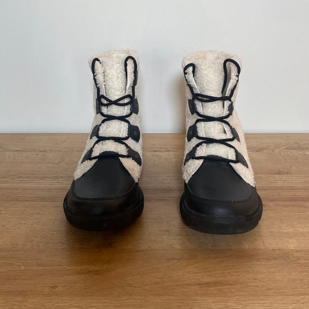 Sorel Women's Explorer II Joan Cozy Boot Black Cream Faux Shearling Size 10 - Picture 2 of 7